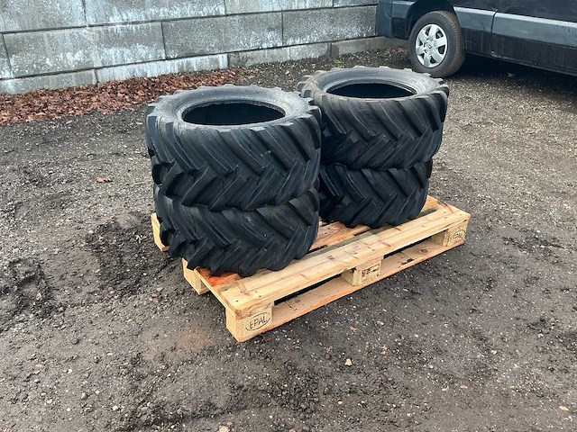4x goodyear dure grip 27x10,50 r15 band, wiel en velg - afbeelding 1 van  11