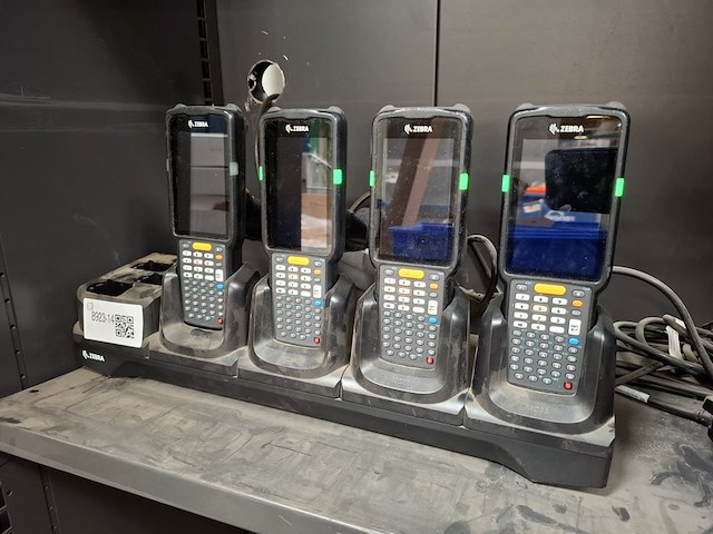 4x handheld met laadstation zebra, mc330l - afbeelding 1 van  5