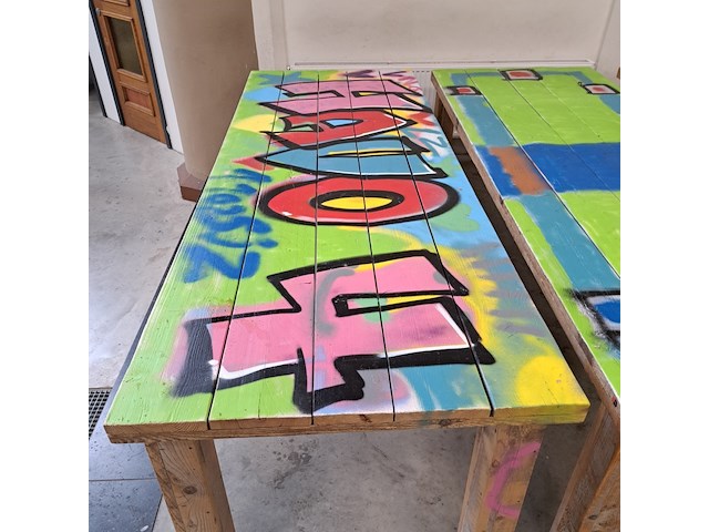 4x houten geschilderde tuintafel - afbeelding 2 van  5