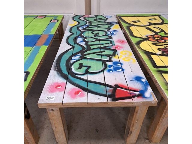 4x houten geschilderde tuintafel - afbeelding 4 van  5