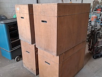 4x houten transportkist met inhoud