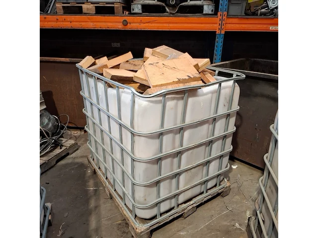 4x ibc met rest/ kachelhout, eiken, beuken, vuren en grenen - afbeelding 4 van  5