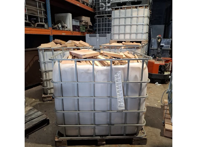 4x ibc met rest/kachelhout, eiken, beuken, vuren en grenen - afbeelding 1 van  5
