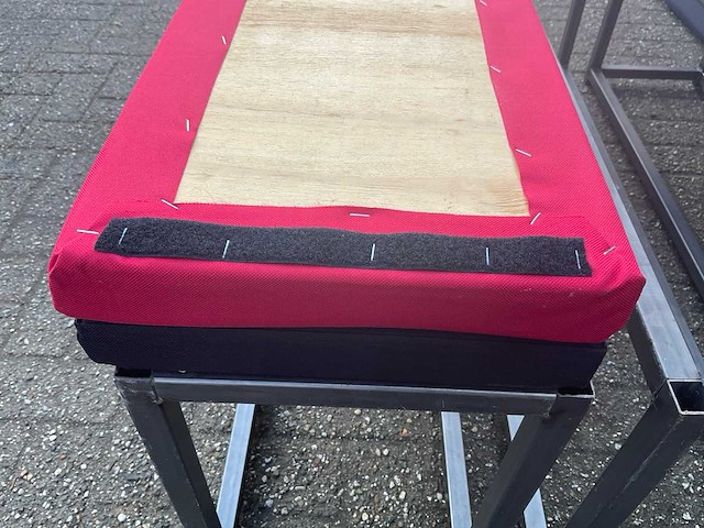 (4x) industriële bank - voorzien van vier gekleurde zittingen - afbeelding 6 van  16