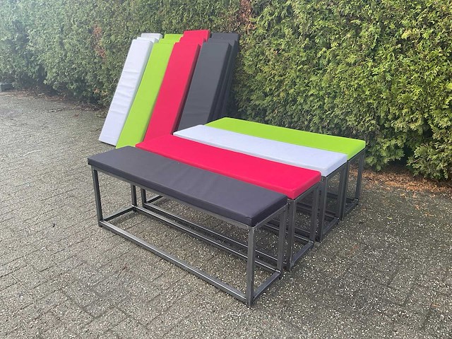 (4x) industriële bank - voorzien van vier gekleurde zittingen - afbeelding 3 van  16