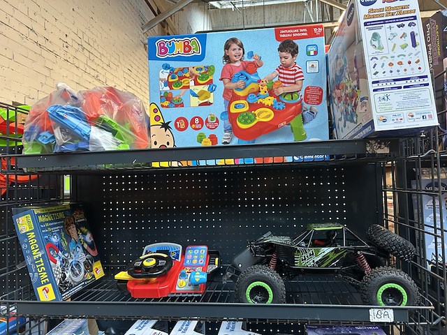 4x inhoud stelling speelgoed w.o. syma, vtech, carrera - afbeelding 26 van  26