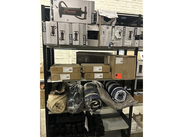 4x inhoud stellingvak diversen w.o. intex pompen - afbeelding 1 van  23