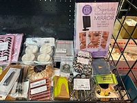 4x inhoud stellingvak w.o. mode- en haaraccessoires, w.o. h&m, cider, contents - afbeelding 5 van  18