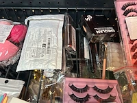 4x inhoud stellingvak w.o. mode- en haaraccessoires, w.o. h&m, cider, contents - afbeelding 7 van  18