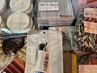 4x inhoud stellingvak w.o. mode- en haaraccessoires, w.o. h&m, cider, contents - afbeelding 9 van  18