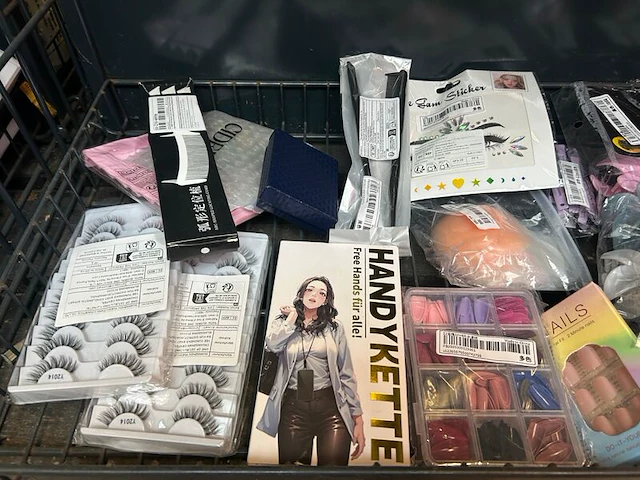 4x inhoud stellingvak w.o. mode- en haaraccessoires, w.o. h&m, cider, contents - afbeelding 12 van  18