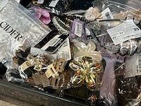 4x inhoud stellingvak w.o. mode- en haaraccessoires, w.o. h&m, cider, contents - afbeelding 15 van  18