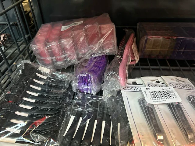 4x inhoud stellingvak w.o. mode- en haaraccessoires, w.o. h&m, cider, contents - afbeelding 17 van  18