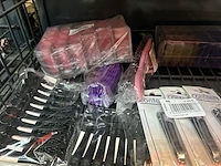 4x inhoud stellingvak w.o. mode- en haaraccessoires, w.o. h&m, cider, contents - afbeelding 17 van  18