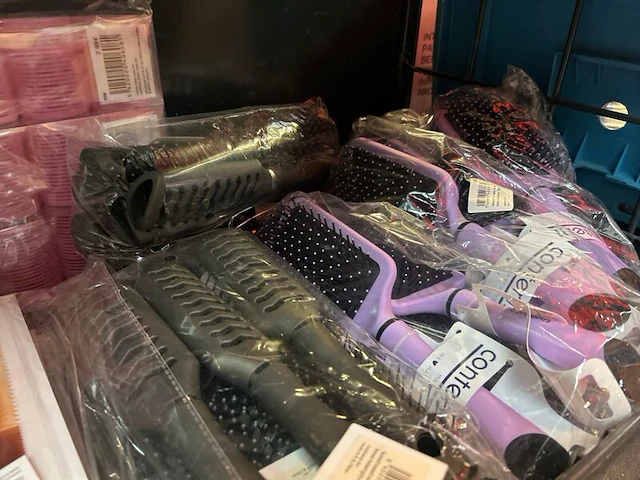4x inhoud stellingvak w.o. mode- en haaraccessoires, w.o. h&m, cider, contents - afbeelding 18 van  18