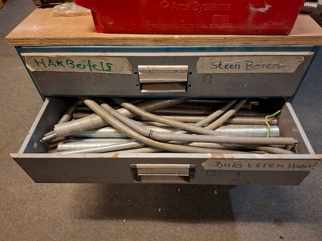 4x magazijnstelling met installatiemateriaal - afbeelding 3 van  12