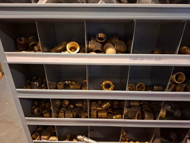 4x magazijnstelling met installatiemateriaal - afbeelding 11 van  12