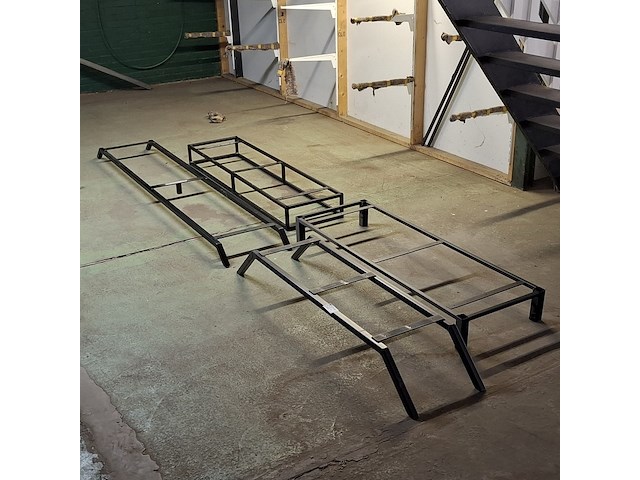 4x metalen onderstel t.b.v. kast - afbeelding 1 van  9