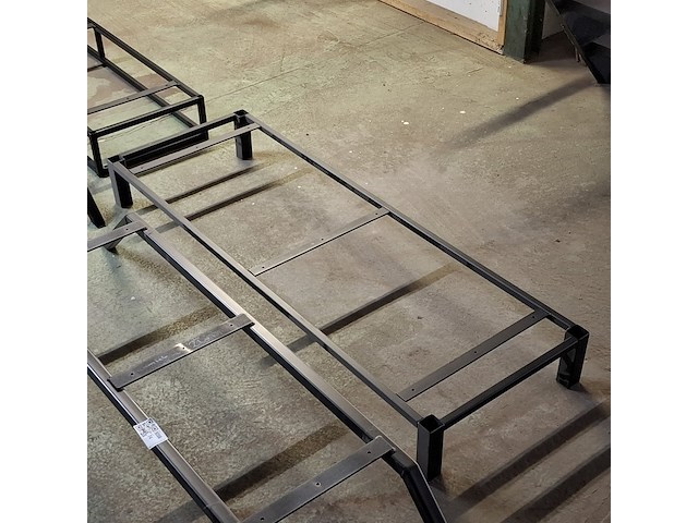 4x metalen onderstel t.b.v. kast - afbeelding 4 van  9