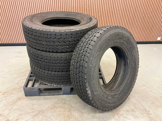 4x michelin 295/80r22.5 vrachtwagenband - afbeelding 1 van  6