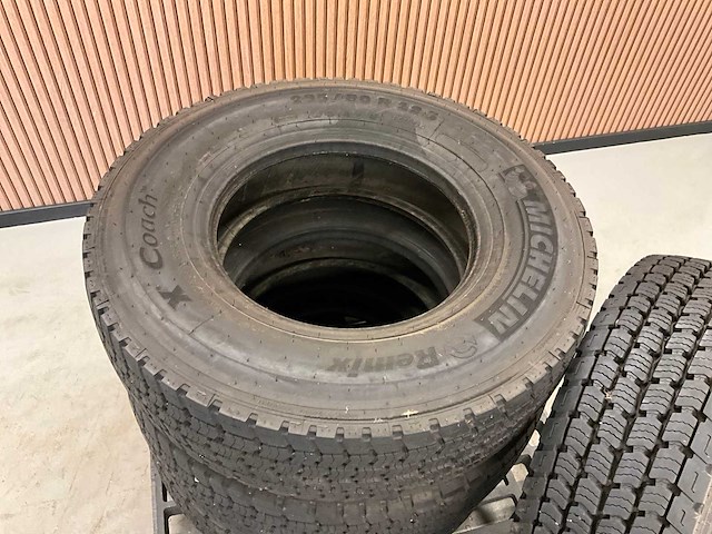 4x michelin 295/80r22.5 vrachtwagenband - afbeelding 6 van  6