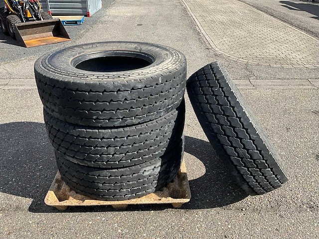 4x michelin 315/80 r22.5 xzus vrachtwagenband - afbeelding 4 van  9