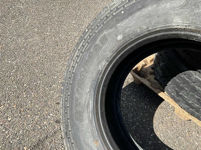 4x michelin 315/80 r22.5 xzus vrachtwagenband - afbeelding 8 van  9