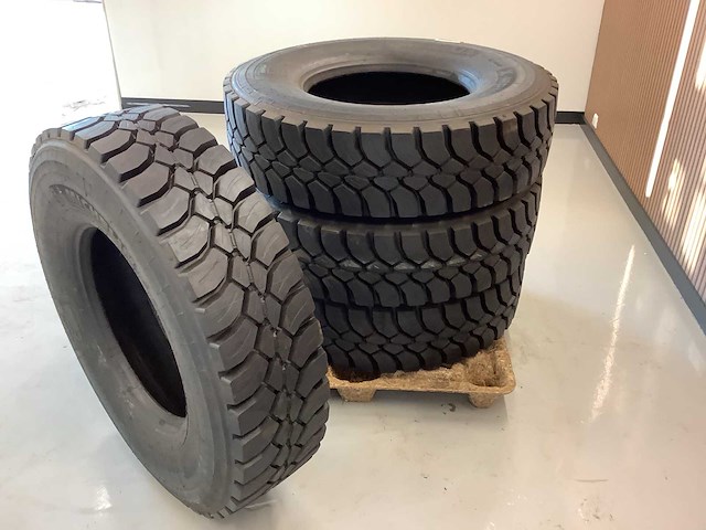 4x michelin 315/80r22.5 m+s retread vrachtwagenband - afbeelding 3 van  8