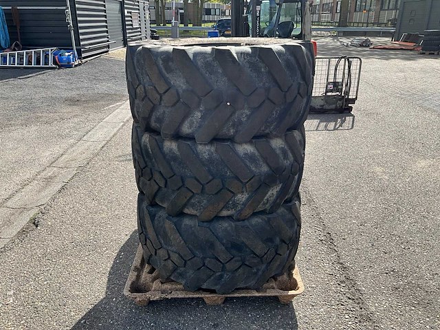 4x michelin 445/70 r19.5 xf band met velg - afbeelding 3 van  7