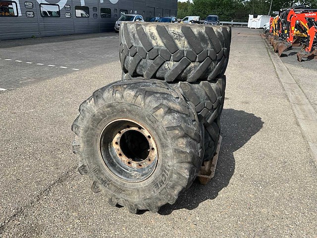 4x michelin 445/70 r19.5 xf band met velg - afbeelding 5 van  7