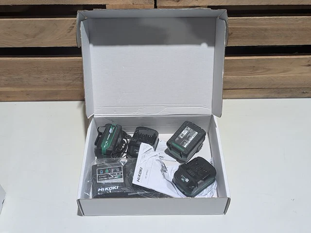 4x multi volt accu, hikoki, bsl 36a18x, en snellader uc18ysl3 - afbeelding 2 van  4