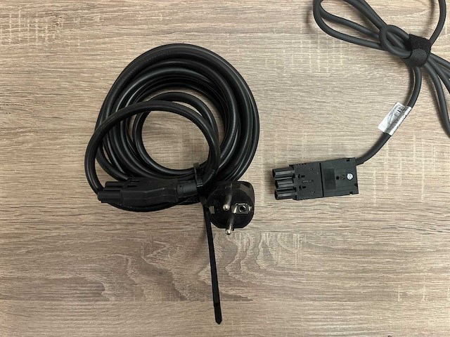 4x muuto linear mounted - design bureaulamp - ongebruikt - afbeelding 3 van  11