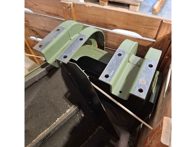 4x onderdeel t.b.v. accubak - afbeelding 3 van  7