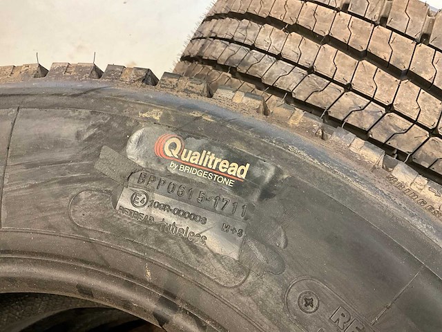 4x ongebruikt bridgestone 315/60r22.5 retread vrachtwagenband - afbeelding 7 van  7