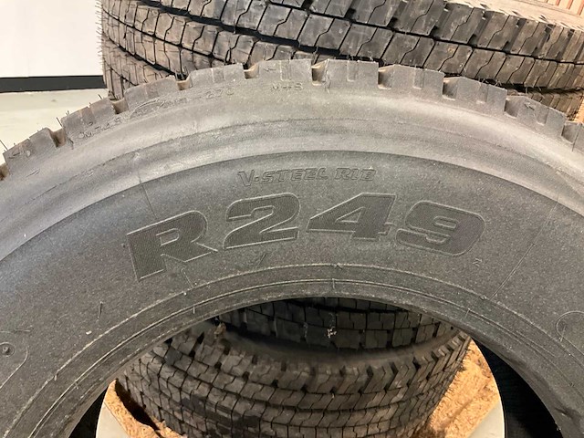4x ongebruikt bridgestone 315/60r22.5 retread vrachtwagenband - afbeelding 5 van  7