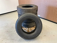 4x ongebruikt bridgestone 315/60r22.5 retread vrachtwagenband - afbeelding 1 van  4