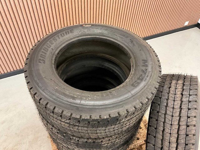 4x ongebruikt bridgestone 315/60r22.5 retread vrachtwagenband - afbeelding 7 van  7