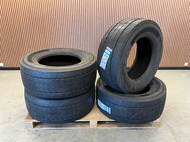 4x ongebruikt first tire 385/55r22.5 vrachtwagenband - afbeelding 1 van  6