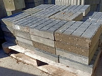 4x pallet betontegels, rasterpatroon - afbeelding 3 van  5