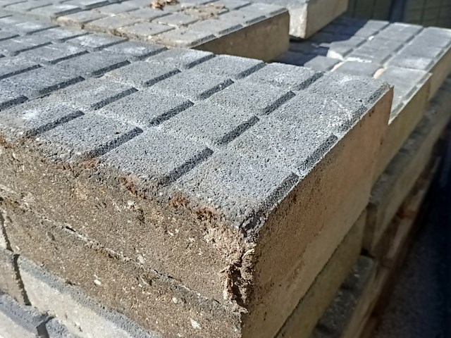 4x pallet betontegels, rasterpatroon - afbeelding 4 van  5