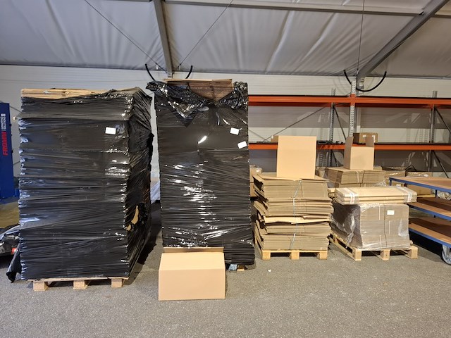 4x pallet diverse verpakkingsdozen diverse modellen - afbeelding 1 van  12