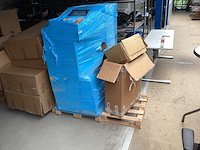 4x pallet met diverse quilts, patchwork & wooden displays - afbeelding 1 van  6