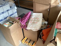 4x pallet met diverse quilts, patchwork & wooden displays - afbeelding 3 van  6