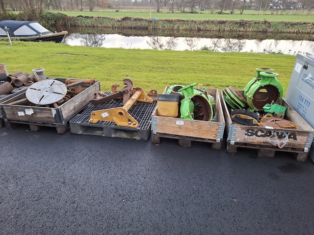 4x pallet met o.a. bauer onderdelen - afbeelding 1 van  20