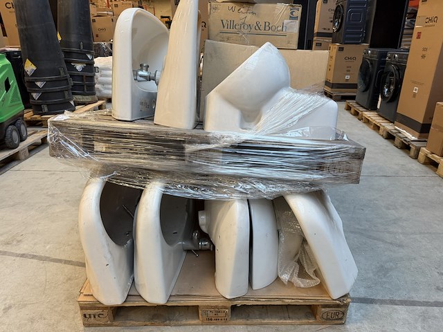 4x pallet sanitair w.o. wasbakken en urinoirs - afbeelding 4 van  11