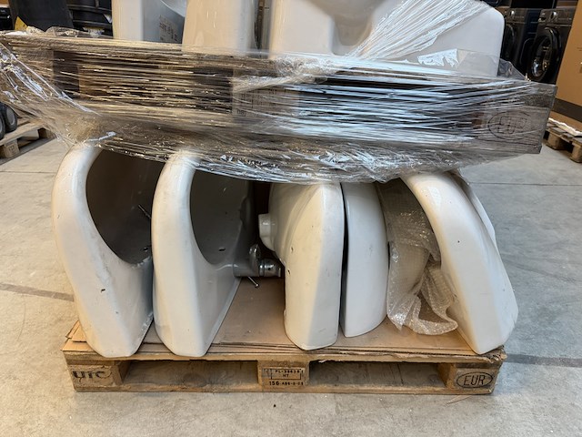 4x pallet sanitair w.o. wasbakken en urinoirs - afbeelding 5 van  11