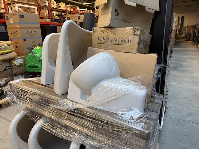 4x pallet sanitair w.o. wasbakken en urinoirs - afbeelding 7 van  11