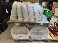 4x pallet sanitair w.o. wasbakken en urinoirs - afbeelding 9 van  11
