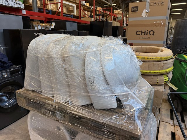 4x pallet sanitair w.o. wasbakken en urinoirs - afbeelding 10 van  11