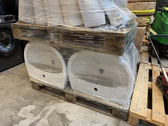 4x pallet sanitair w.o. wasbakken en urinoirs - afbeelding 11 van  11